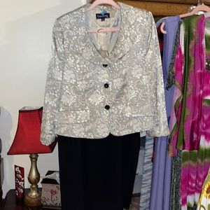 Women’s Evan Picone suit, 14, gold/tan jacket & black skirt with zipper GORGEOUS